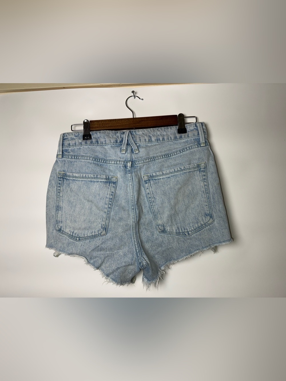 Good American Light Wash Mom Shorts Raw Hem Coastal Cowgirl Y2K Denim-Sz 4 - Picture 6 of 9